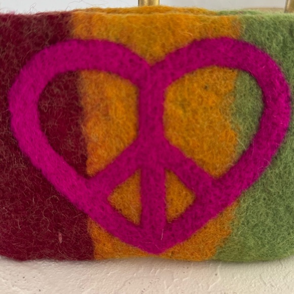 Handmade Heart Peace Sign Felted Wool Hippie Artsy Zippered Coin Purse - Picture 4 of 4